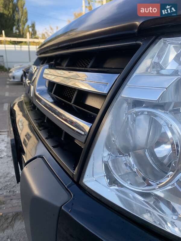Mitsubishi Pajero 2010