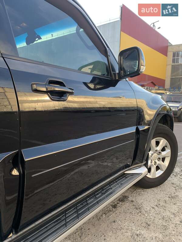 Внедорожник / Кроссовер Mitsubishi Pajero 2010 в Киеве