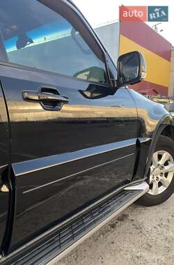 Внедорожник / Кроссовер Mitsubishi Pajero 2010 в 