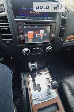 Позашляховик / Кросовер Mitsubishi Pajero 2008 в 