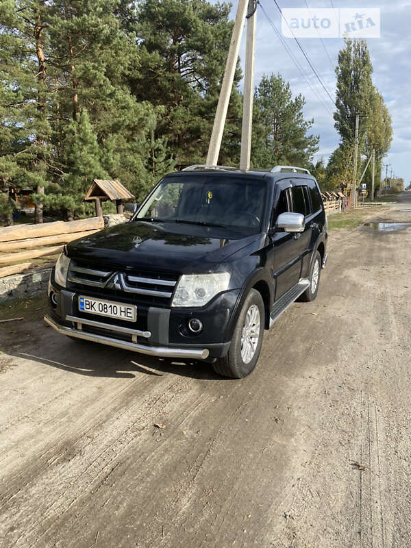 Позашляховик / Кросовер Mitsubishi Pajero 2008 в Острозі