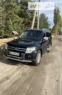 Позашляховик / Кросовер Mitsubishi Pajero 2008 в Острозі