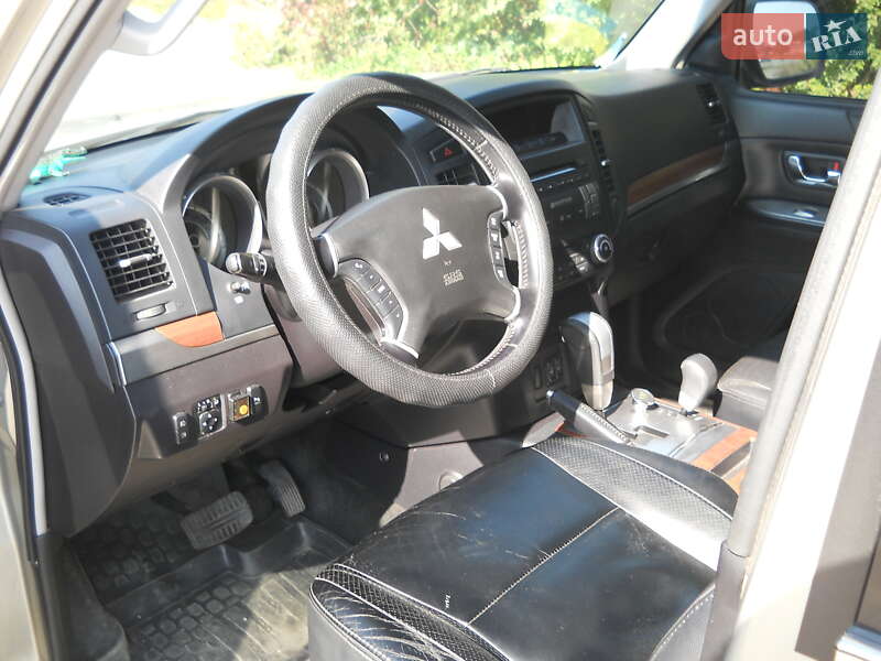 Внедорожник / Кроссовер Mitsubishi Pajero 2008 в Полтаве