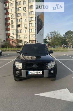 Позашляховик / Кросовер Mitsubishi Pajero 2010 в Києві
