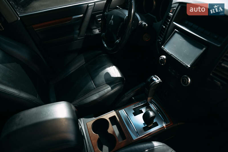 Внедорожник / Кроссовер Mitsubishi Pajero 2008 в Киеве