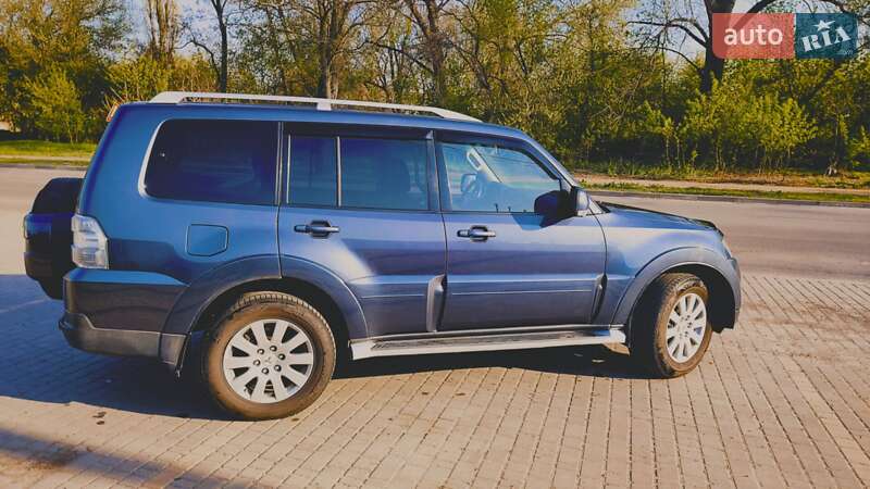 Внедорожник / Кроссовер Mitsubishi Pajero 2008 в Никополе