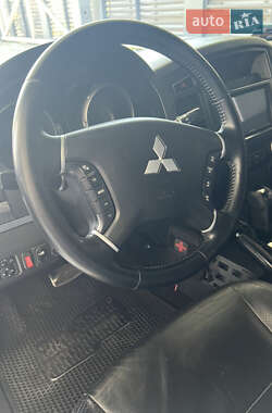 Внедорожник / Кроссовер Mitsubishi Pajero 2007 в Киеве