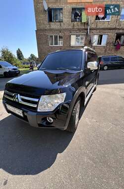 Внедорожник / Кроссовер Mitsubishi Pajero 2007 в 
