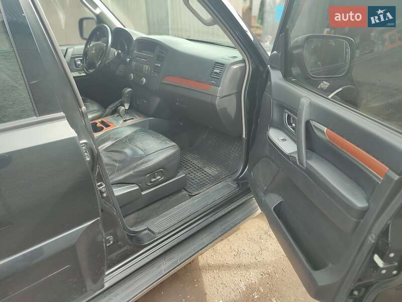 Позашляховик / Кросовер Mitsubishi Pajero 2007 в Новому Бузі
