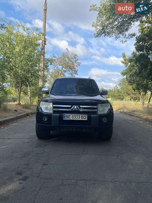 Внедорожник / Кроссовер Mitsubishi Pajero 2007 в Николаеве