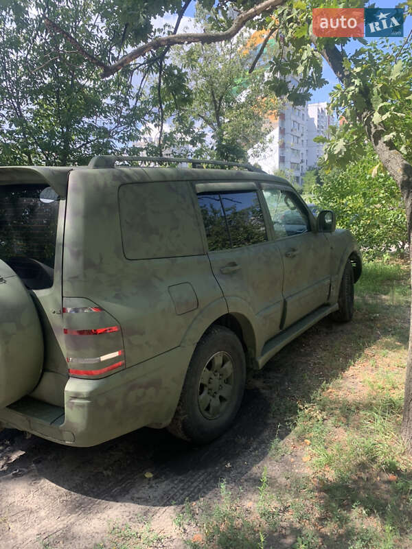 Внедорожник / Кроссовер Mitsubishi Pajero 2006 в Киеве