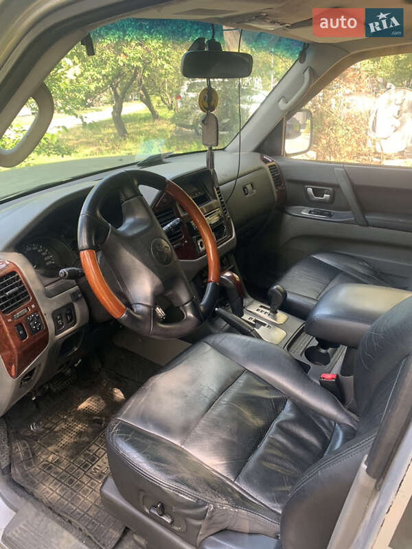Внедорожник / Кроссовер Mitsubishi Pajero 2006 в Киеве