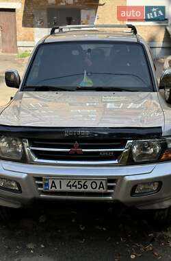 Внедорожник / Кроссовер Mitsubishi Pajero 2000 в 