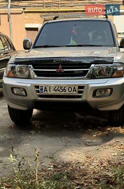Внедорожник / Кроссовер Mitsubishi Pajero 2000 в 
