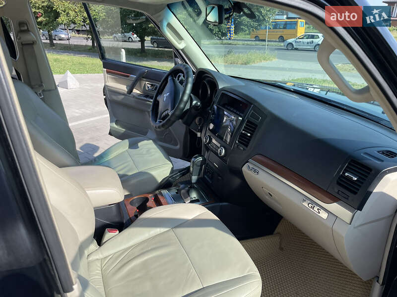 Внедорожник / Кроссовер Mitsubishi Pajero 2007 в Вараше