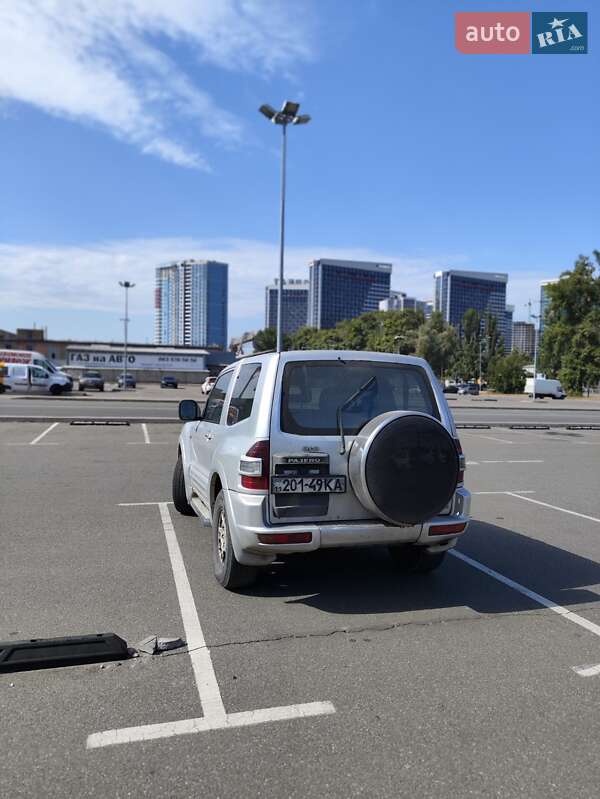 Внедорожник / Кроссовер Mitsubishi Pajero 2000 в Киеве