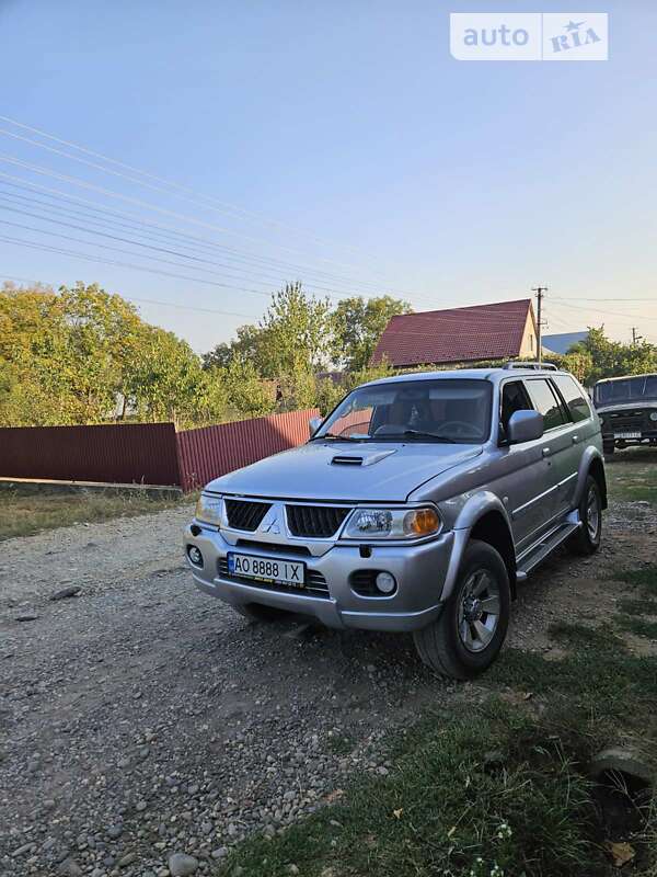 Позашляховик / Кросовер Mitsubishi Pajero 2007 в Ужгороді