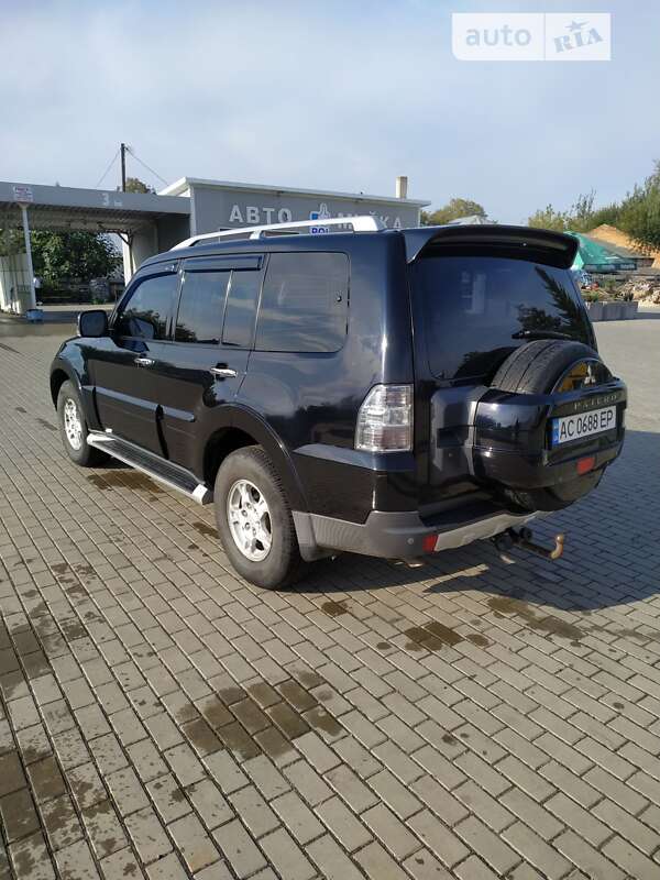 Внедорожник / Кроссовер Mitsubishi Pajero 2007 в Нововолынске