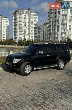 Внедорожник / Кроссовер Mitsubishi Pajero 2007 в 