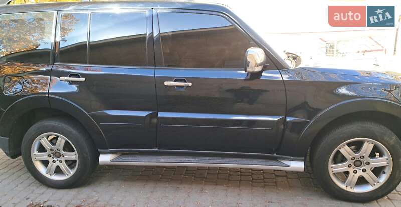 Внедорожник / Кроссовер Mitsubishi Pajero 2007 в Ирпене