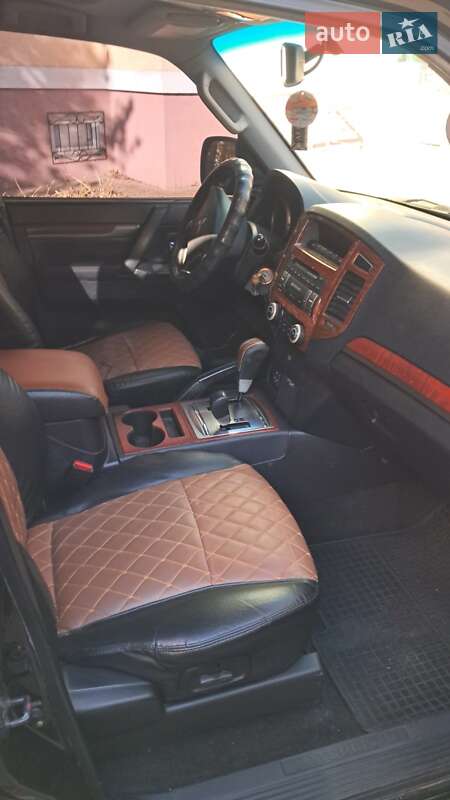 Внедорожник / Кроссовер Mitsubishi Pajero 2007 в Ирпене