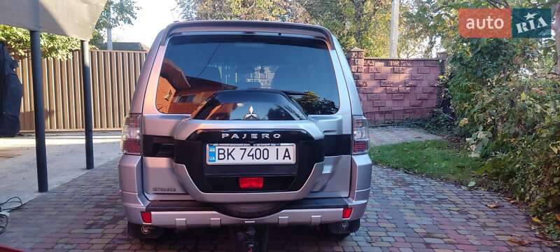 Внедорожник / Кроссовер Mitsubishi Pajero 2014 в Ровно