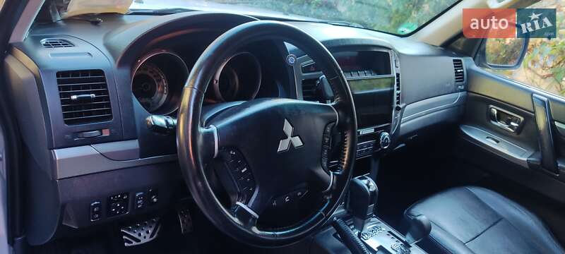 Внедорожник / Кроссовер Mitsubishi Pajero 2014 в Ровно