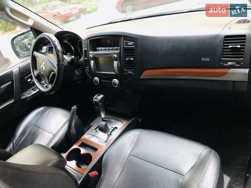 Внедорожник / Кроссовер Mitsubishi Pajero 2012 в Одессе