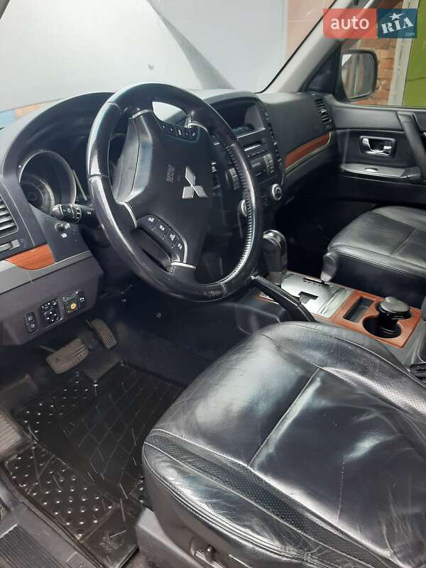 Позашляховик / Кросовер Mitsubishi Pajero 2008 в Кривому Розі фото 12 Позашляховик / Кросовер Mitsubishi Pajero 2008 в Кривому Розі