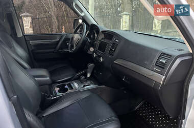 Внедорожник / Кроссовер Mitsubishi Pajero 2010 в Черновцах