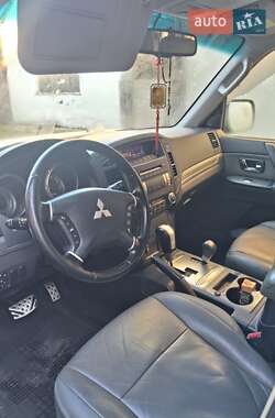Внедорожник / Кроссовер Mitsubishi Pajero 2008 в 
