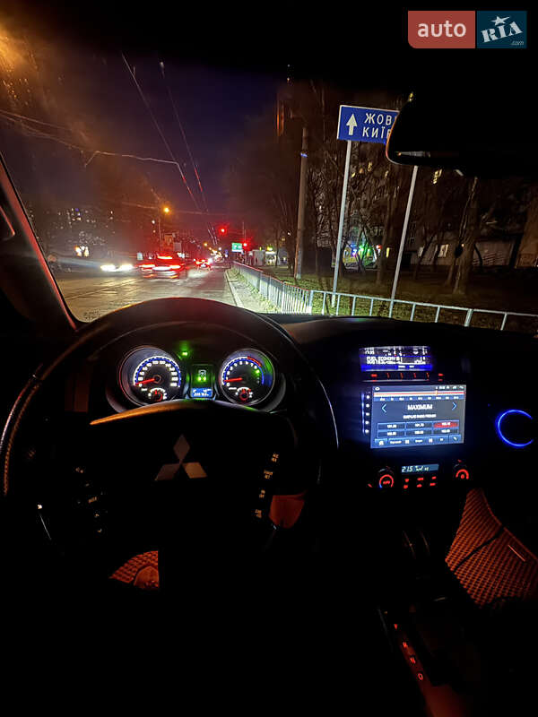 Внедорожник / Кроссовер Mitsubishi Pajero 2010 в Львове фото 5 Внедорожник / Кроссовер Mitsubishi Pajero 2010 в Львове