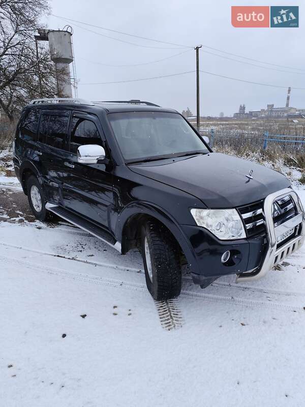 Внедорожник / Кроссовер Mitsubishi Pajero 2007 в Нововолынске