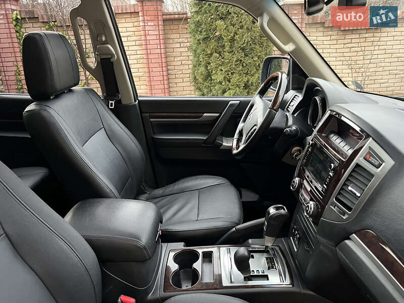 Внедорожник / Кроссовер Mitsubishi Pajero 2018 в Черновцах фото 35 Внедорожник / Кроссовер Mitsubishi Pajero 2018 в Черновцах