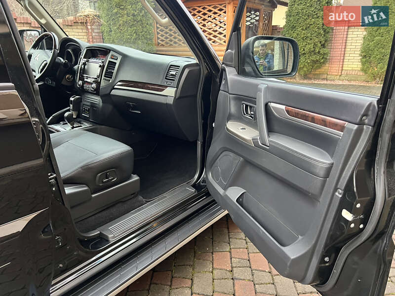 Внедорожник / Кроссовер Mitsubishi Pajero 2018 в Черновцах фото 40 Внедорожник / Кроссовер Mitsubishi Pajero 2018 в Черновцах