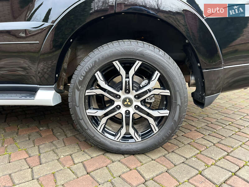 Внедорожник / Кроссовер Mitsubishi Pajero 2018 в Черновцах фото 51 Внедорожник / Кроссовер Mitsubishi Pajero 2018 в Черновцах