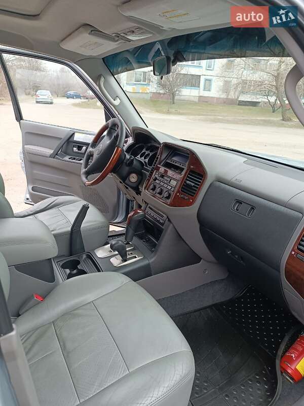 Внедорожник / Кроссовер Mitsubishi Pajero 2007 в Каменском