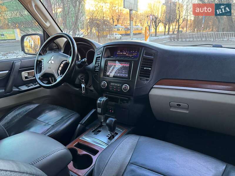 Внедорожник / Кроссовер Mitsubishi Pajero 2007 в Ружине