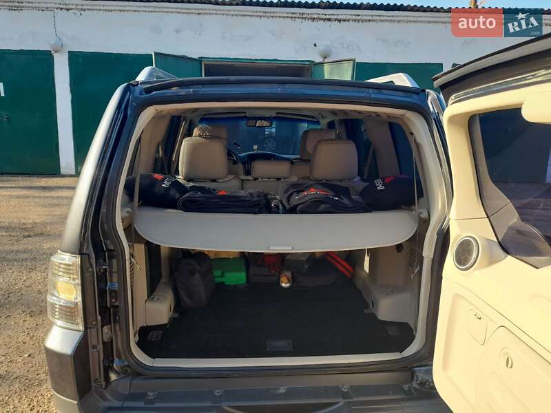 Внедорожник / Кроссовер Mitsubishi Pajero 2008 в Рени