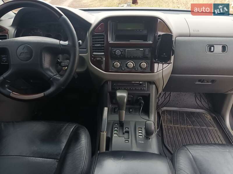 Внедорожник / Кроссовер Mitsubishi Pajero 2002 в Змиеве