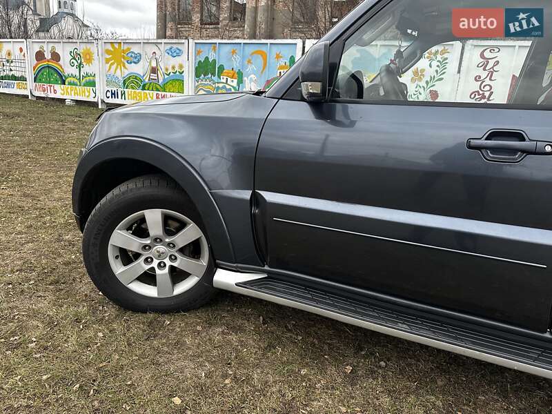 Внедорожник / Кроссовер Mitsubishi Pajero 2007 в Конотопе