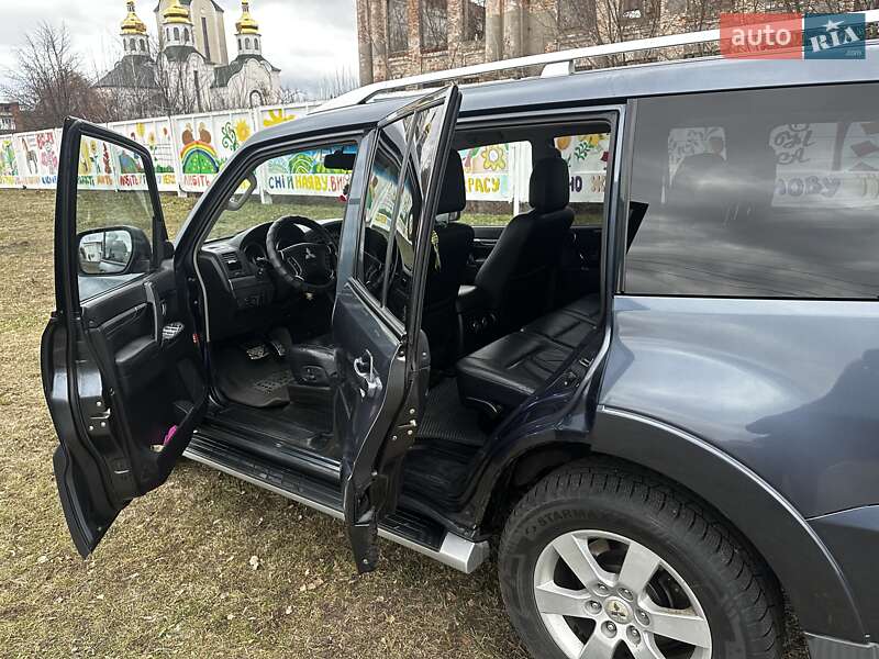 Внедорожник / Кроссовер Mitsubishi Pajero 2007 в Конотопе