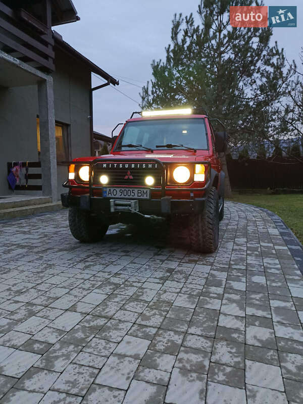 Внедорожник / Кроссовер Mitsubishi Pajero 1986 в Сваляве