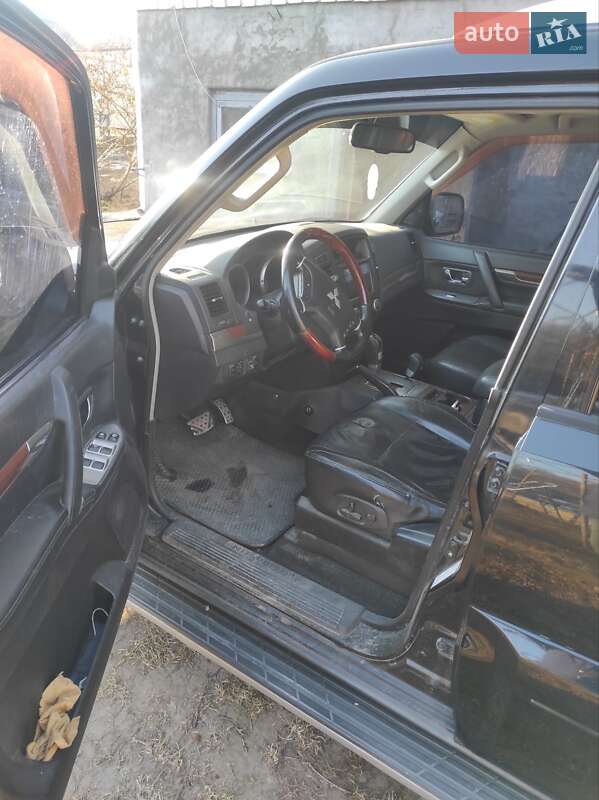 Внедорожник / Кроссовер Mitsubishi Pajero 2007 в Каневе