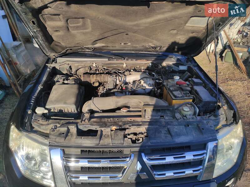 Внедорожник / Кроссовер Mitsubishi Pajero 2007 в Каневе