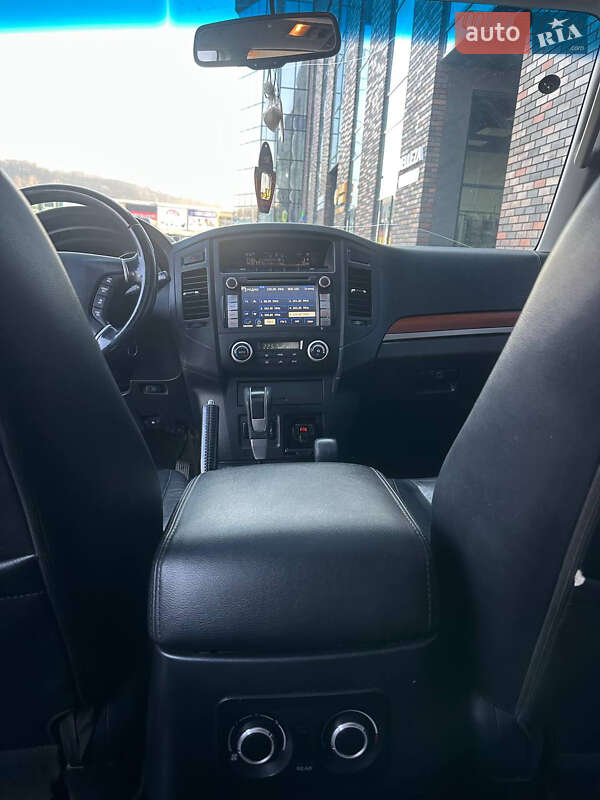 Внедорожник / Кроссовер Mitsubishi Pajero 2008 в Черновцах