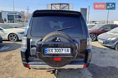 Внедорожник / Кроссовер Mitsubishi Pajero 2010 в 