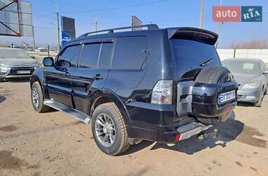 Внедорожник / Кроссовер Mitsubishi Pajero 2010 в 