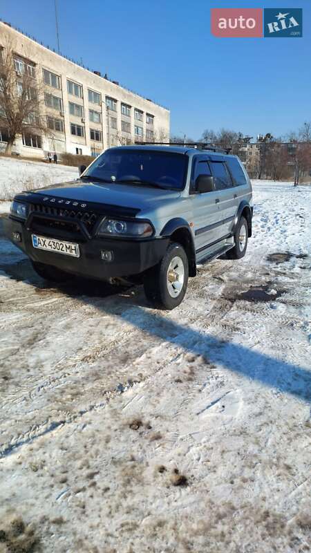 Внедорожник / Кроссовер Mitsubishi Pajero 2001 в Харькове