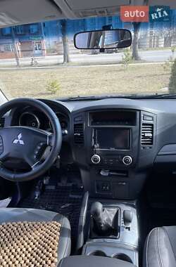 Внедорожник / Кроссовер Mitsubishi Pajero 2010 в Червонограде